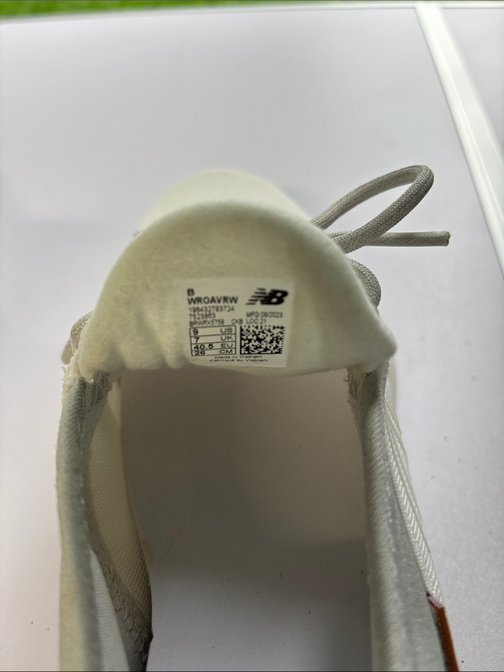 New Balance Lightweight Knit Trainers - Cream & Light Gray - Picture 6 of 12